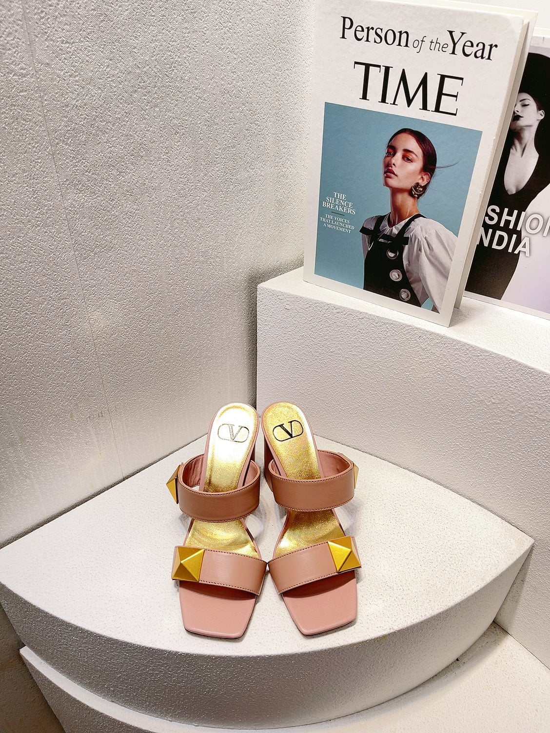 VT One Stud Leather Sandals Pink Cowhide 292756