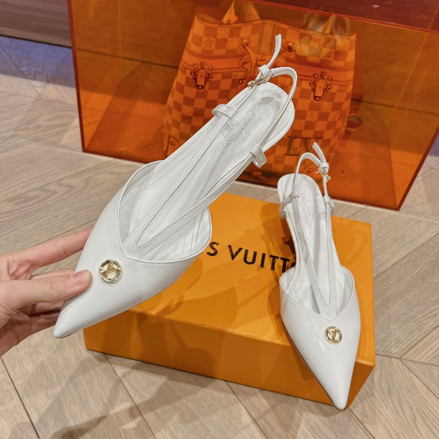 LV LOW HEEL SLINGBACK WHITE