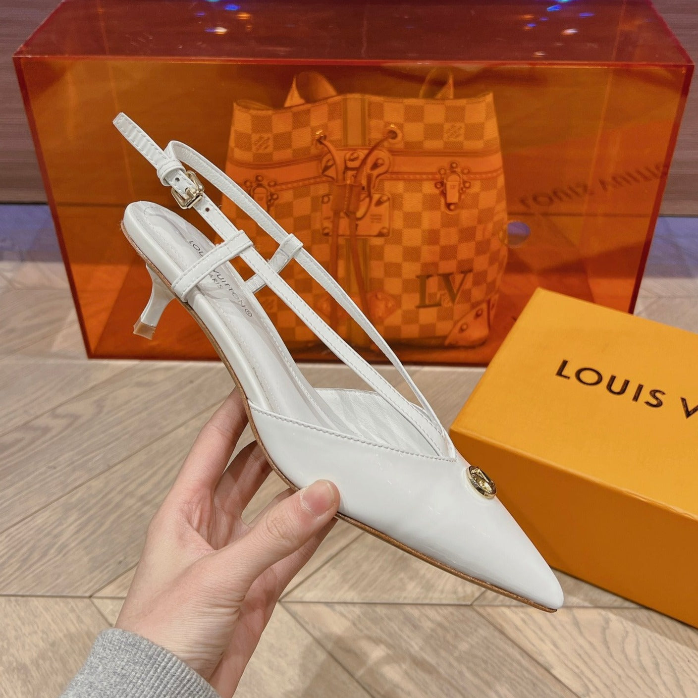 LV LOW HEEL SLINGBACK WHITE