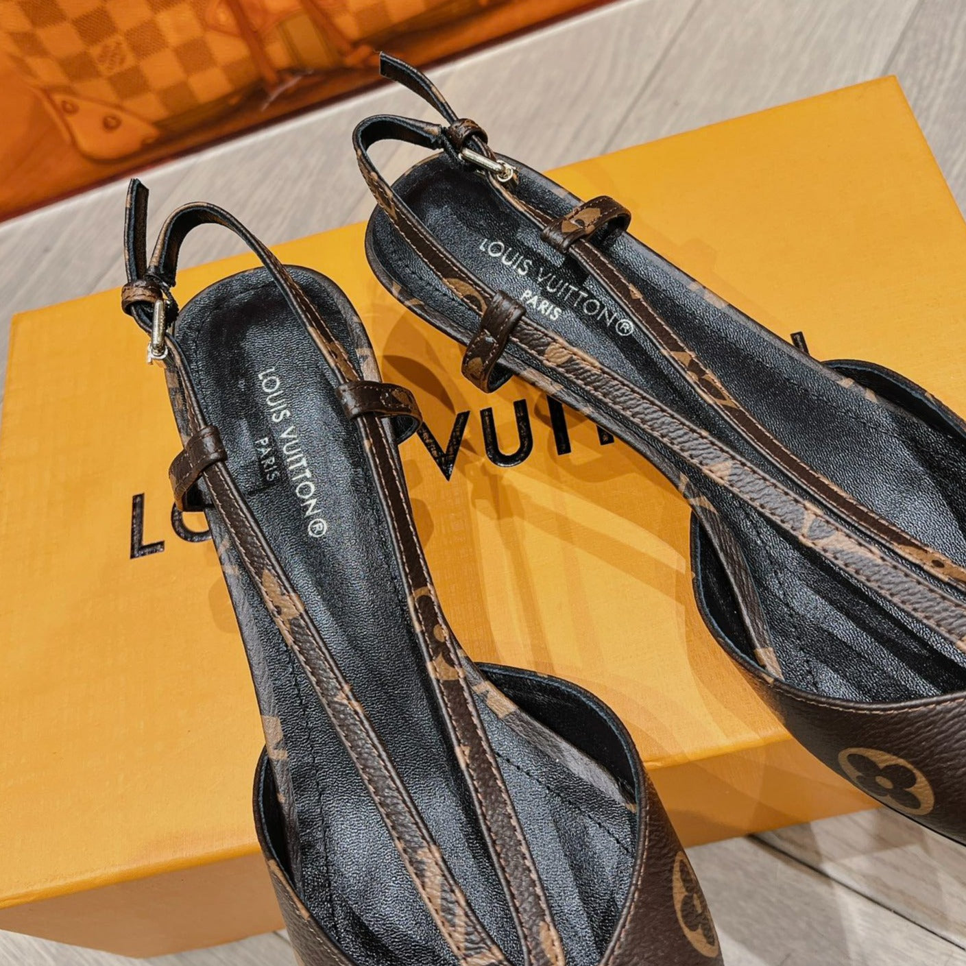 LV LOW HEEL SLINGBACK MONOGRAM CANVAS