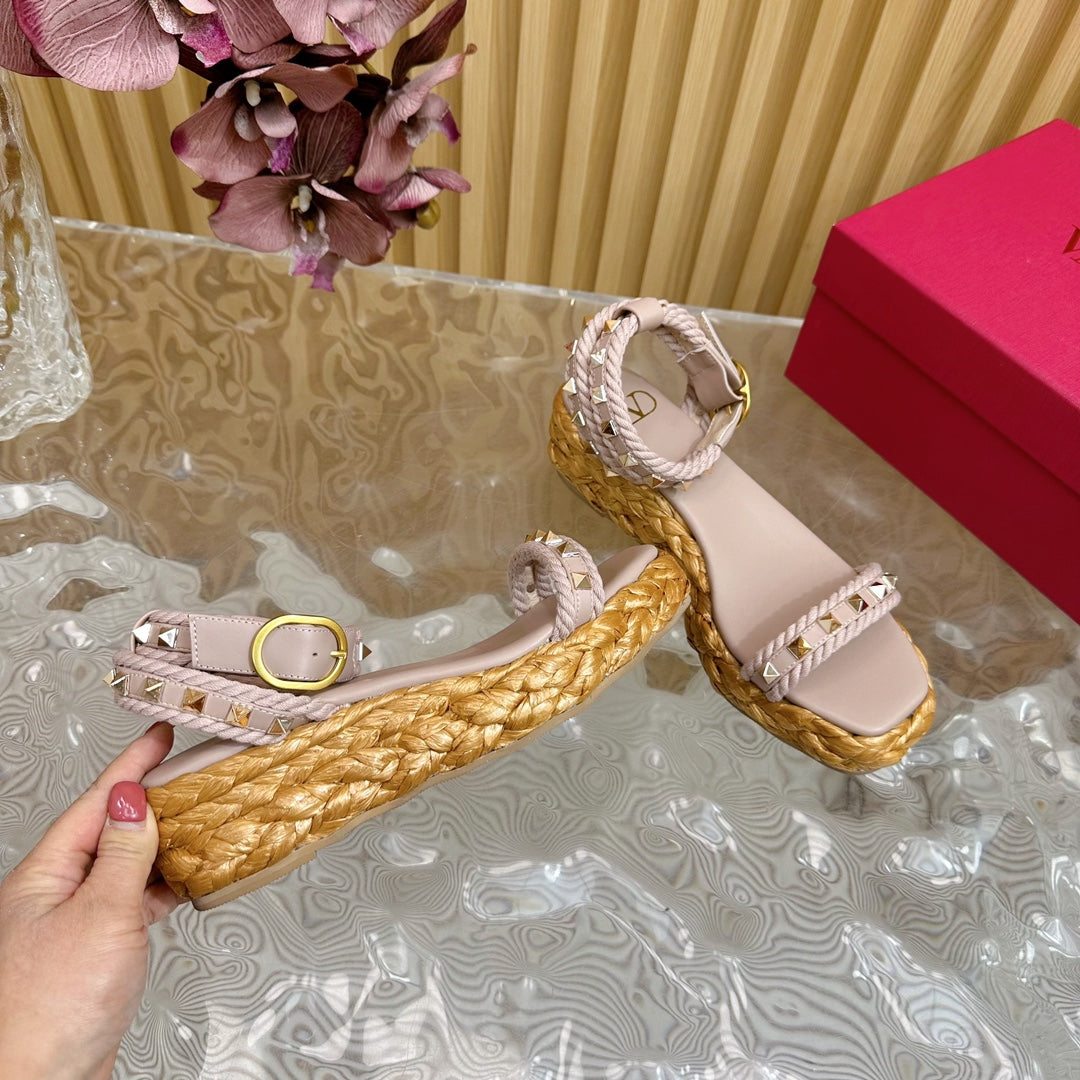 Rockstud Flatform Sandal 45mm In Rose Pink Calfskin And Raffia 102846