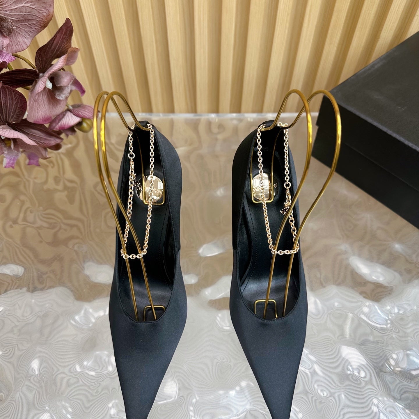 RÃ‰GINE PUMPS IN BLACK SATIN GOLD CHAIN