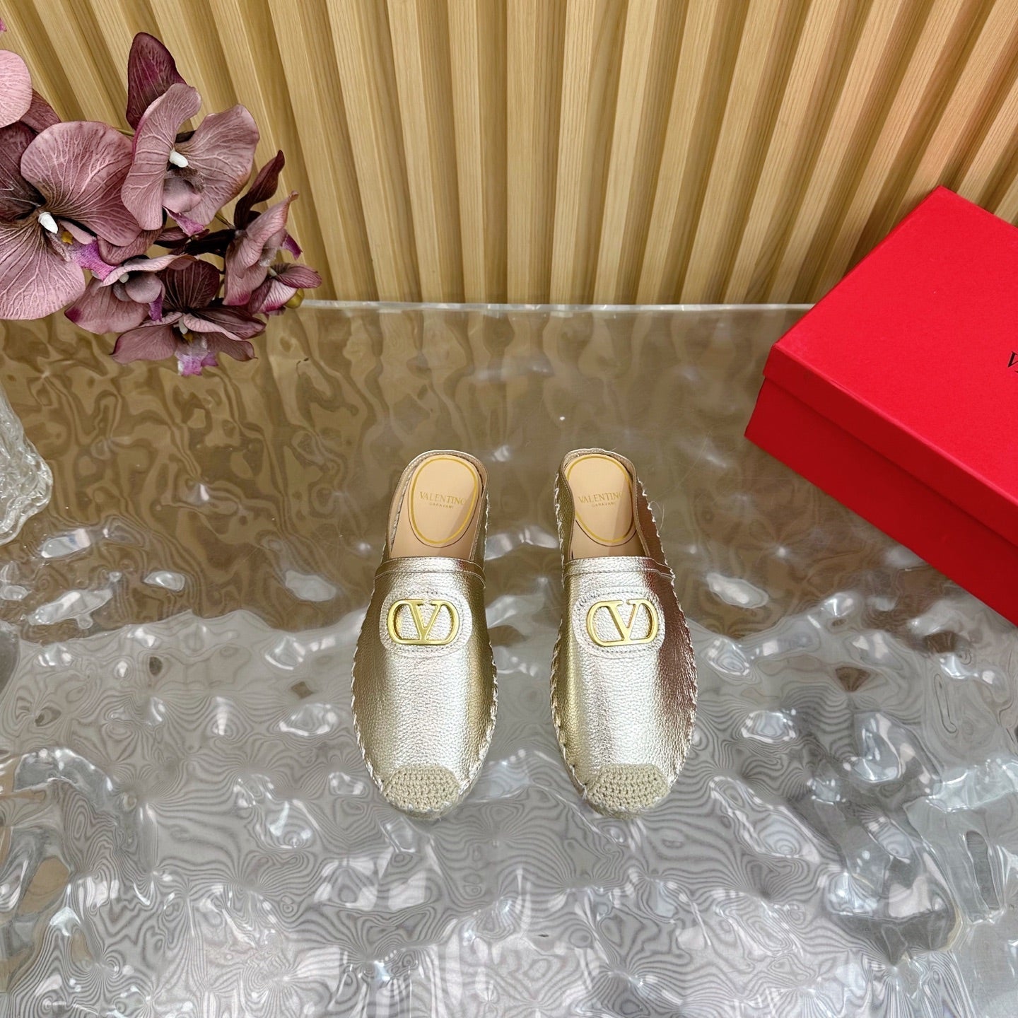 VT 2025 Signature Leather Espadrilles Metallic Cowhide 286507