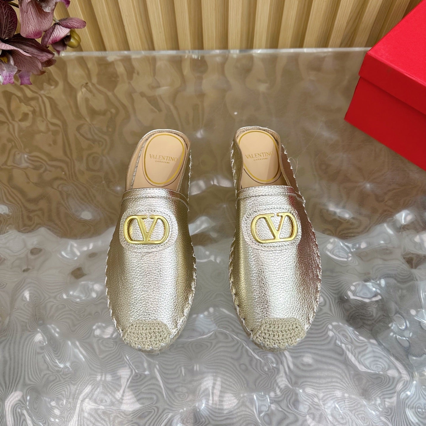 VT 2025 Signature Leather Espadrilles Metallic Cowhide 286507