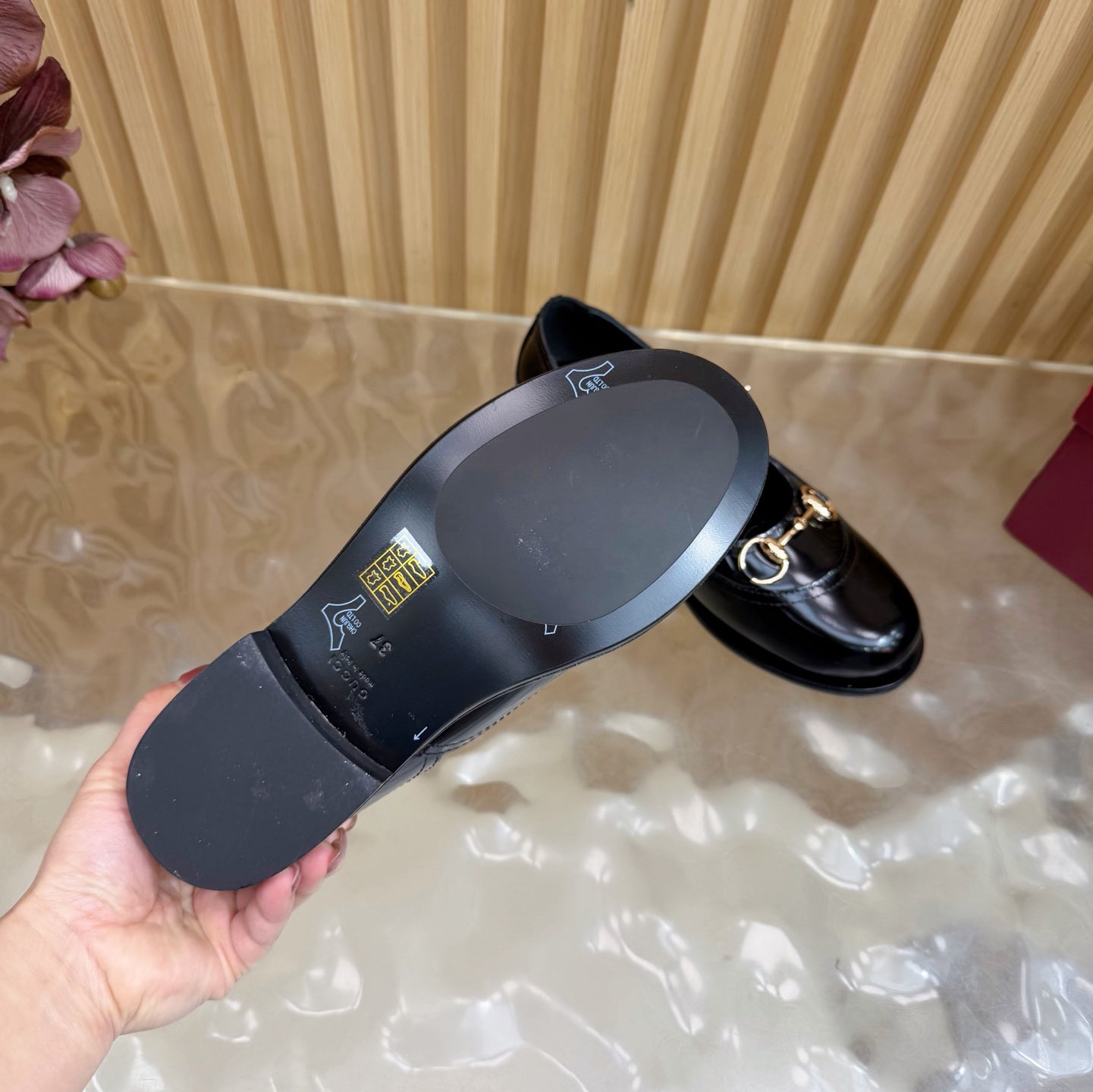 GG 26 Slip-on Black Sheepskin 589461