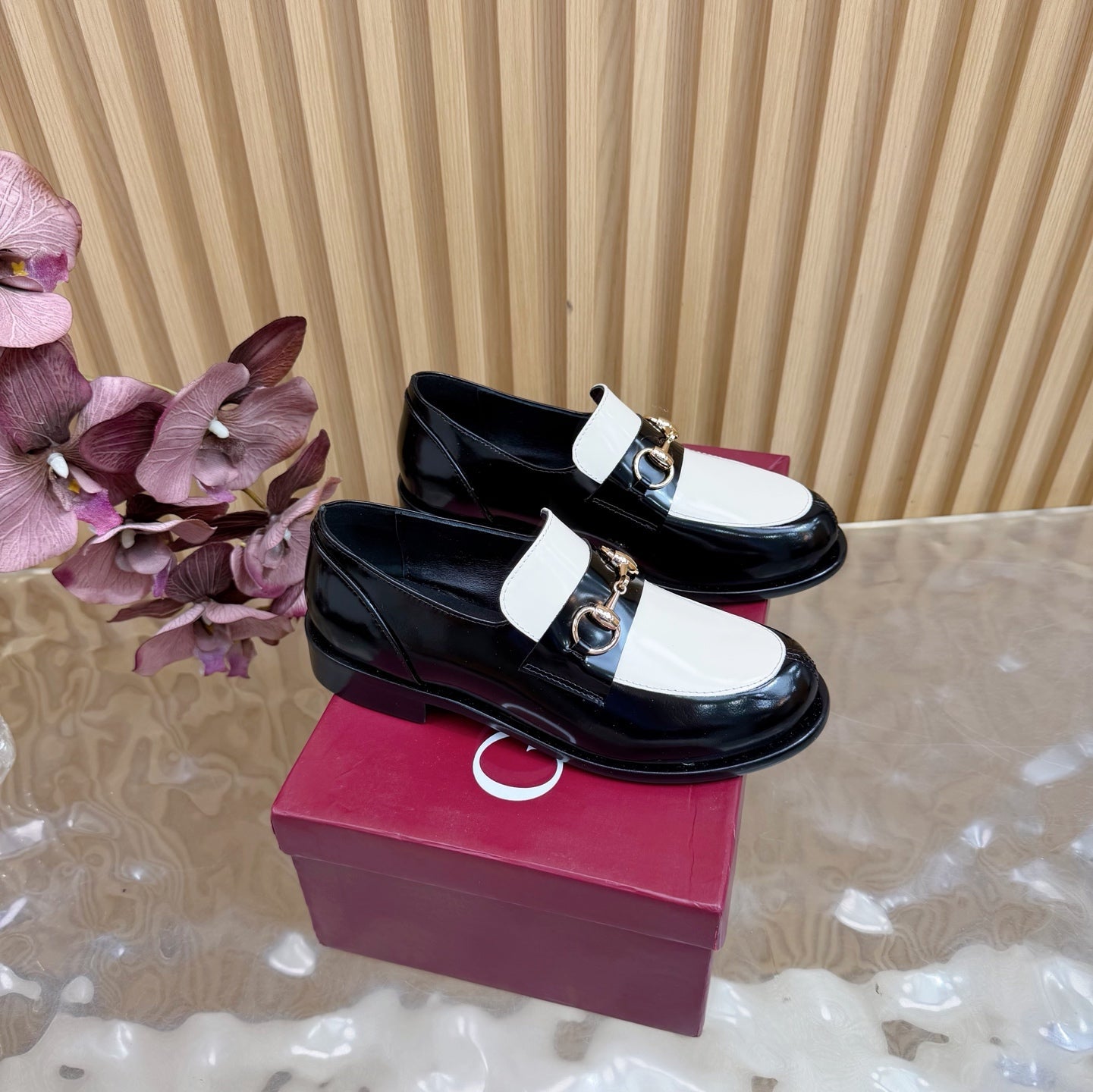 GG 26 Horsebit Loafers Black White Sheepskin 589463