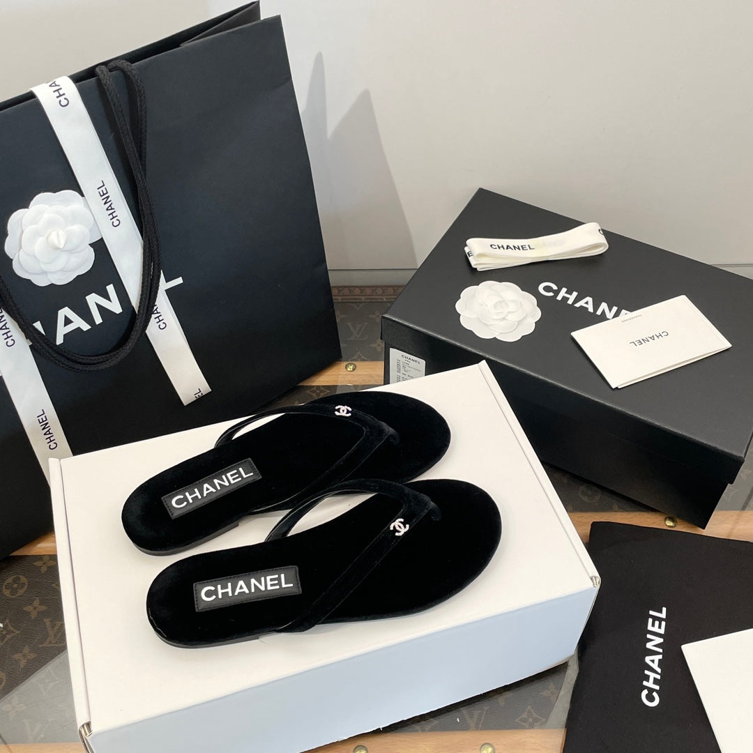 cc thongs black velvet