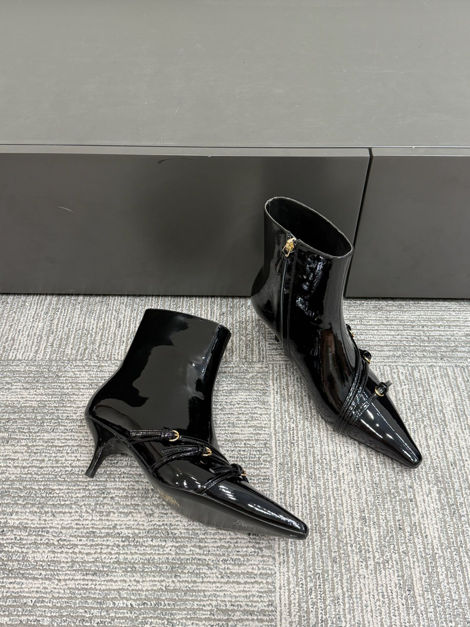 Miu 40 short boots black patent leather 417985