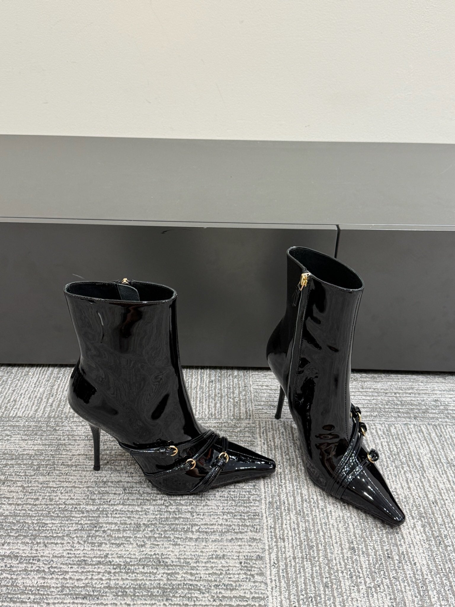 Miu 90 short boots black patent leather 417986