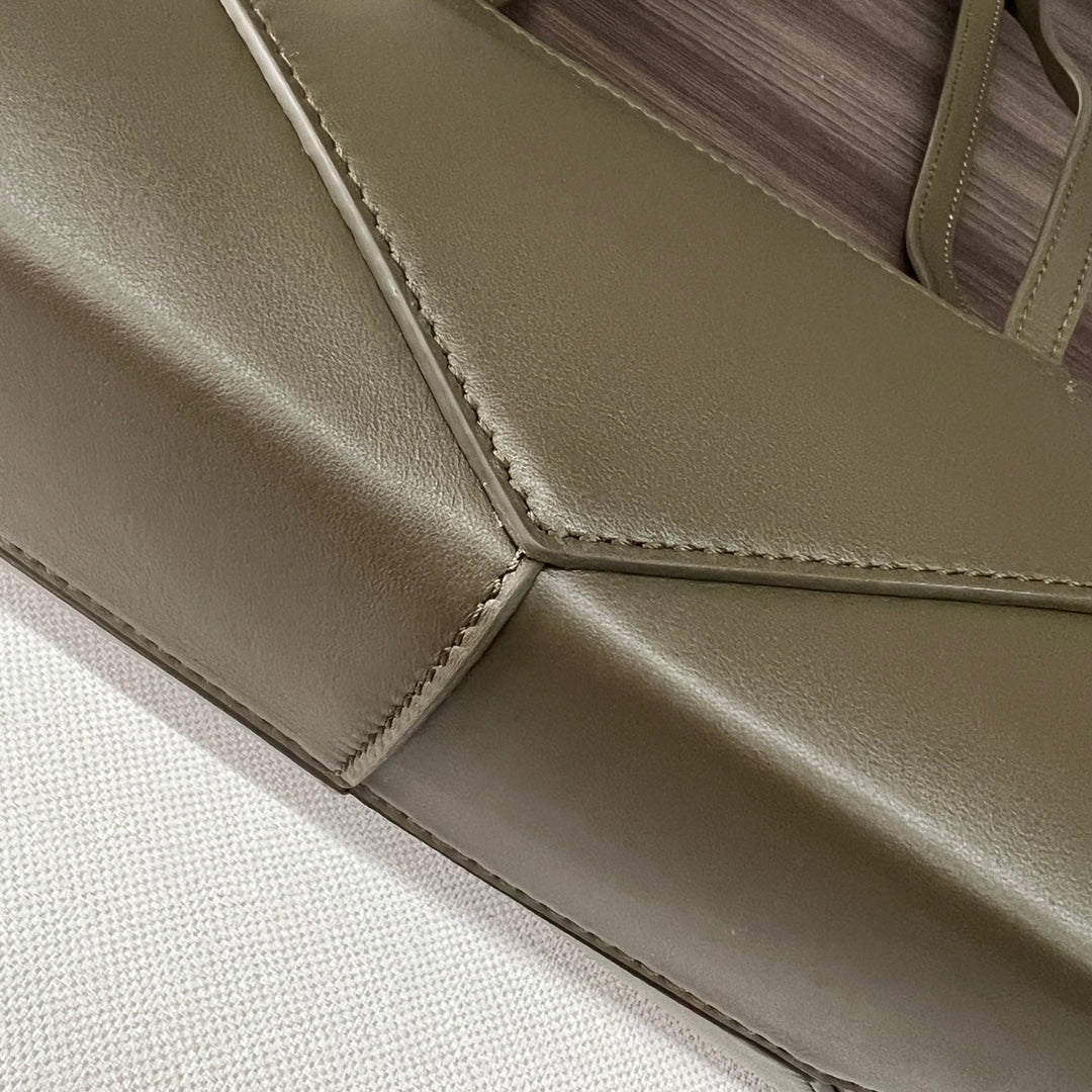 Loewe Cropped Handbag 39 Olive Green Glossy Calfskin 280653