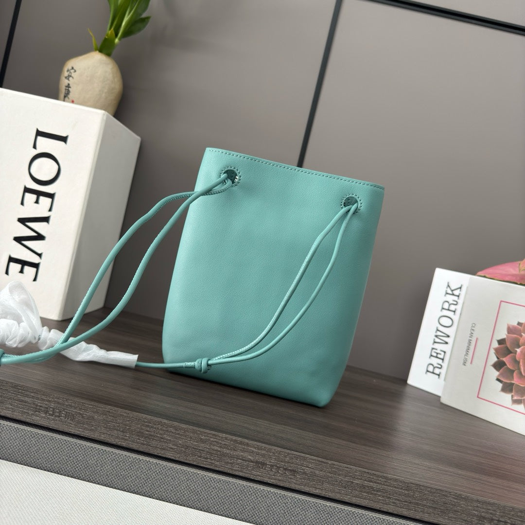 Loewe Pebble Hobo Bag 22 Mint Green Calfskin 280580