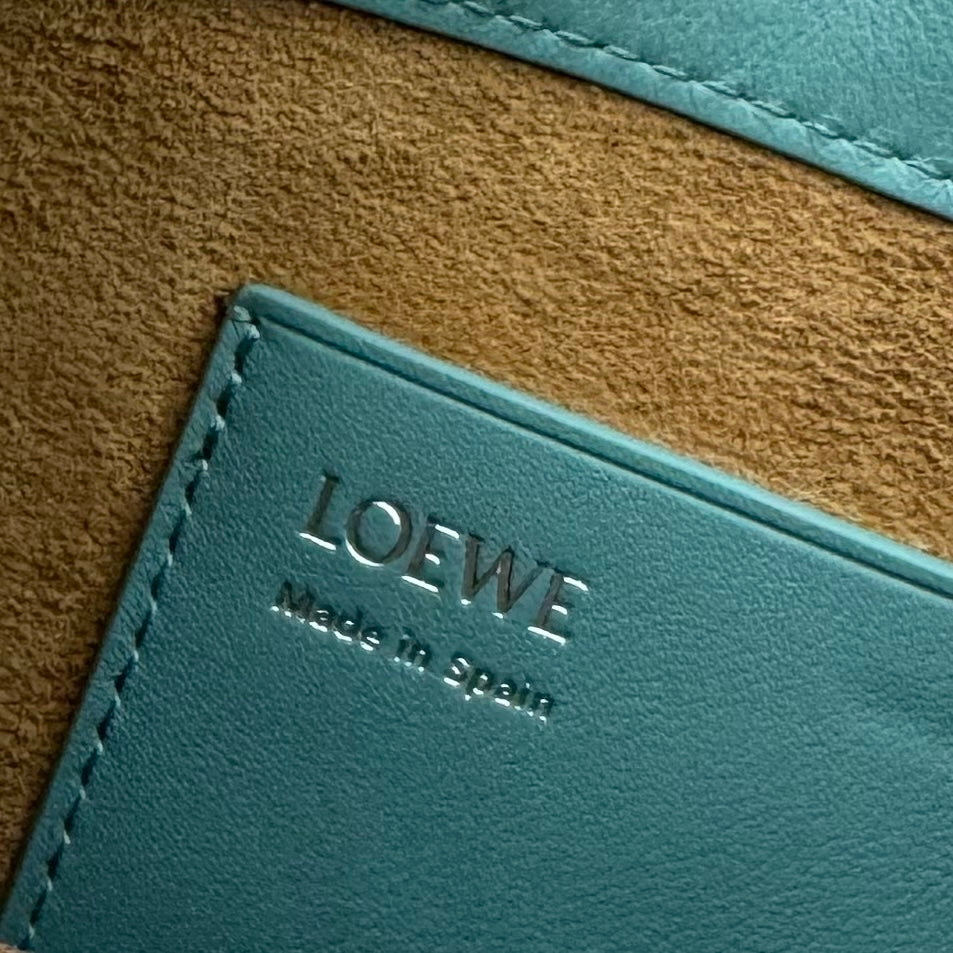 Loewe Pebble Hobo Bag 22 Mint Green Calfskin 280580