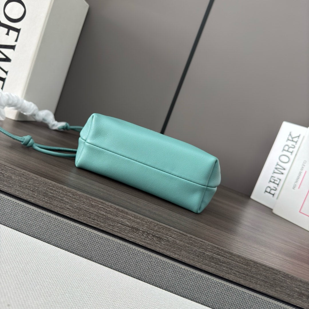 Loewe Pebble Hobo Bag 22 Mint Green Calfskin 280580