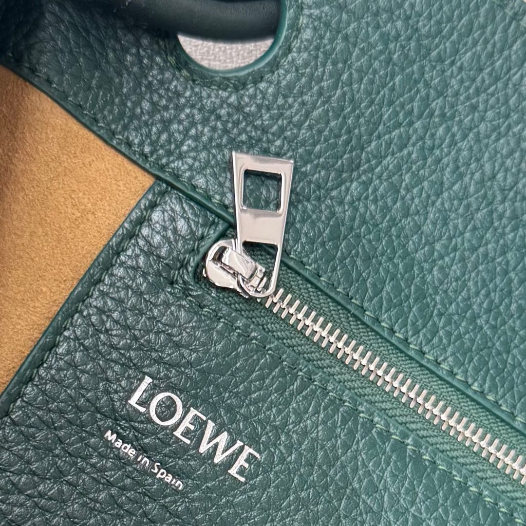 Loewe Pebble Hobo Bag 28 Deep Forest Green Calfskin 280595