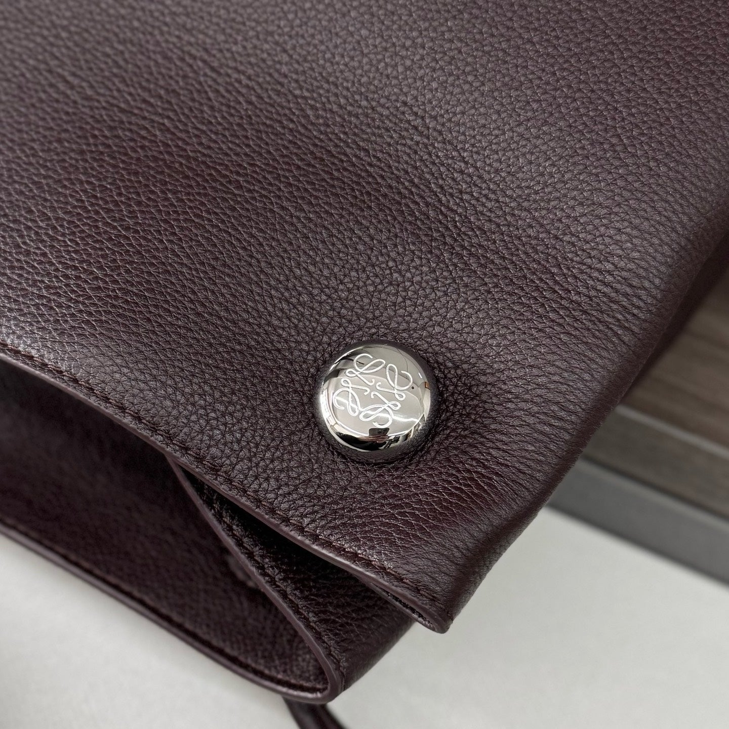 Loewe Pebble Hobo Bag 28 Dark Burgundy Calfskin 280599