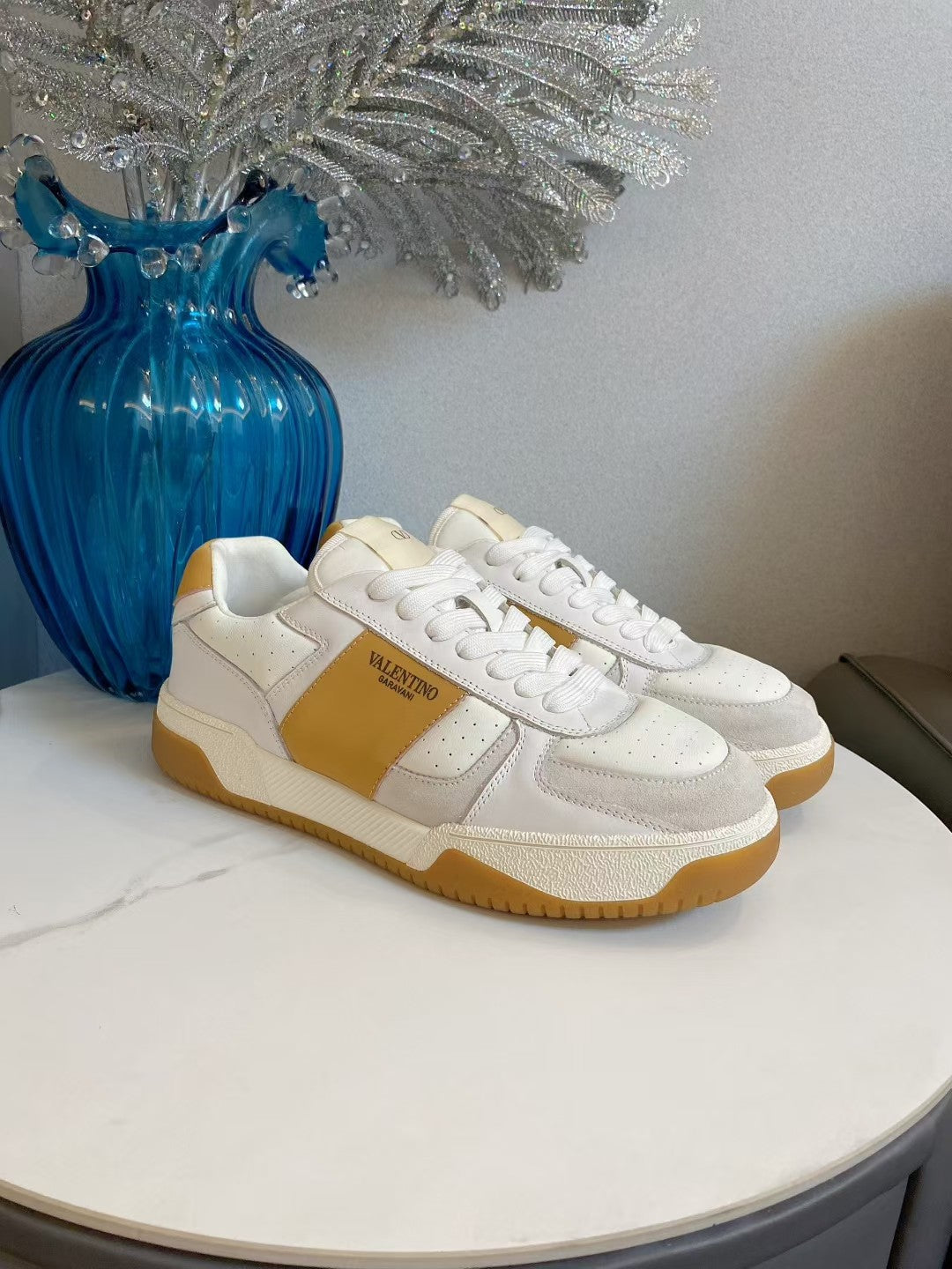 VT 25S  Casual Sneakers White Tan Cowhide 563096