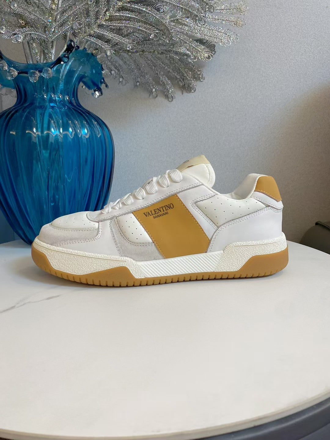 VT 25S  Casual Sneakers White Tan Cowhide 563096