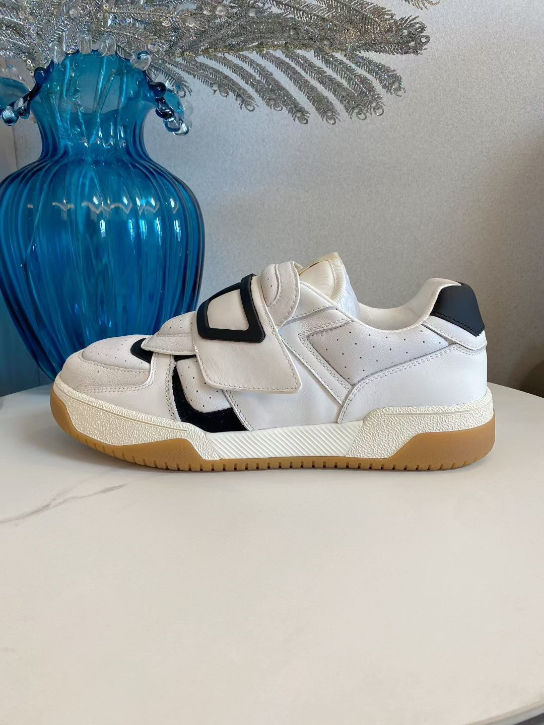 VT 25S Couple Sneakers White Black Calfskin Suede 563099