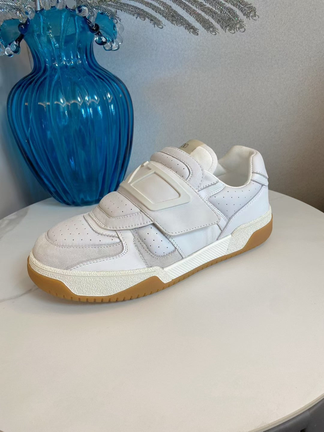 VT 25S Couple Sneakers White Calfskin Suede 563101