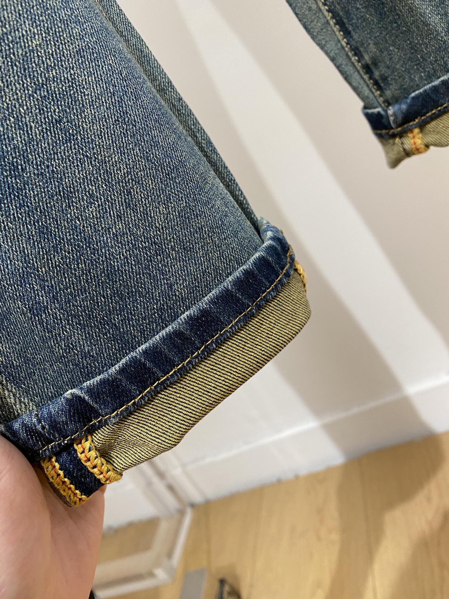 LV STRAIGHT LEG JEANS 239598