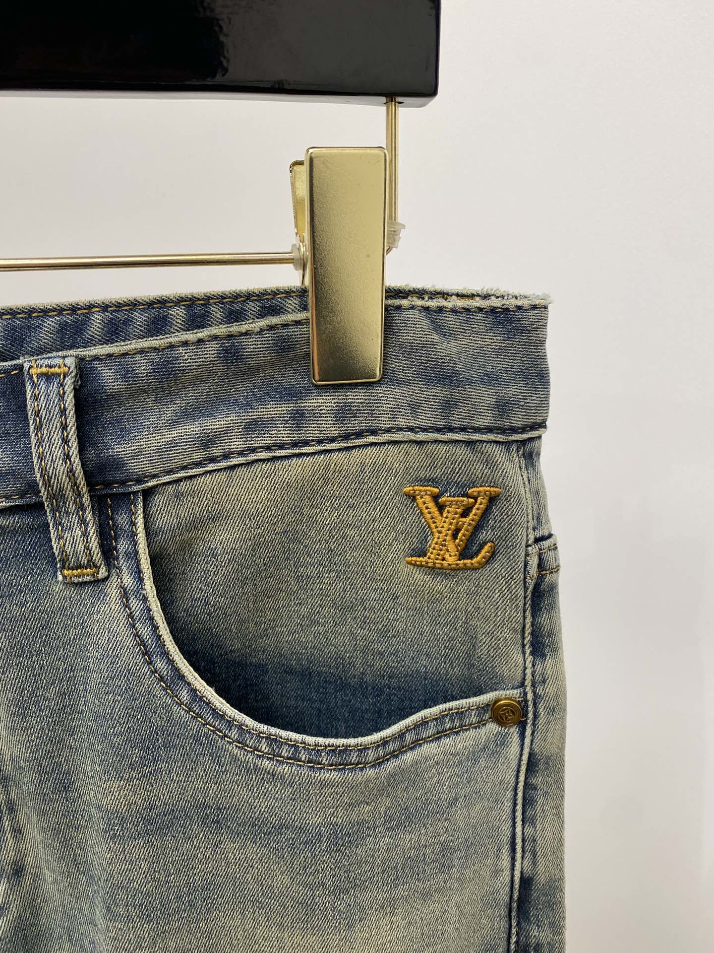 LV STRAIGHT LEG JEANS 239597