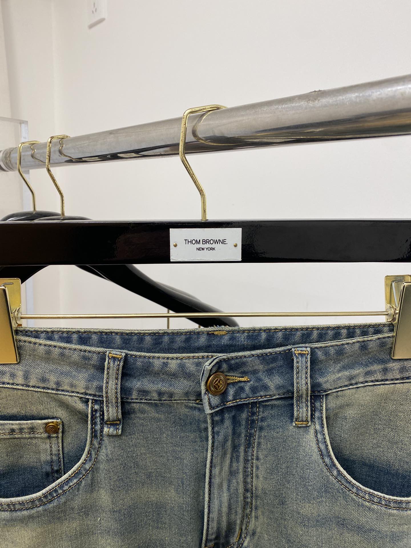 LV STRAIGHT LEG JEANS 239597