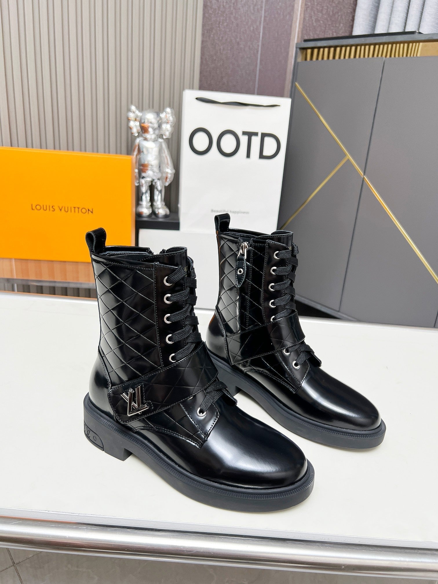 LV Citizen Flat Ranger Boot Glossy Black Calfskin