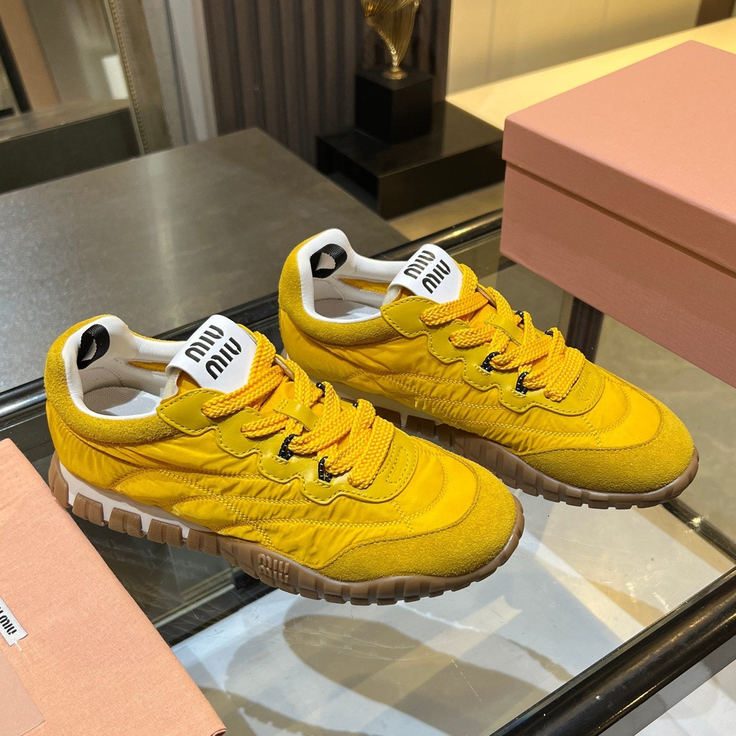 MIU 26ss Sneaker Yellow Fabric Suede 625651