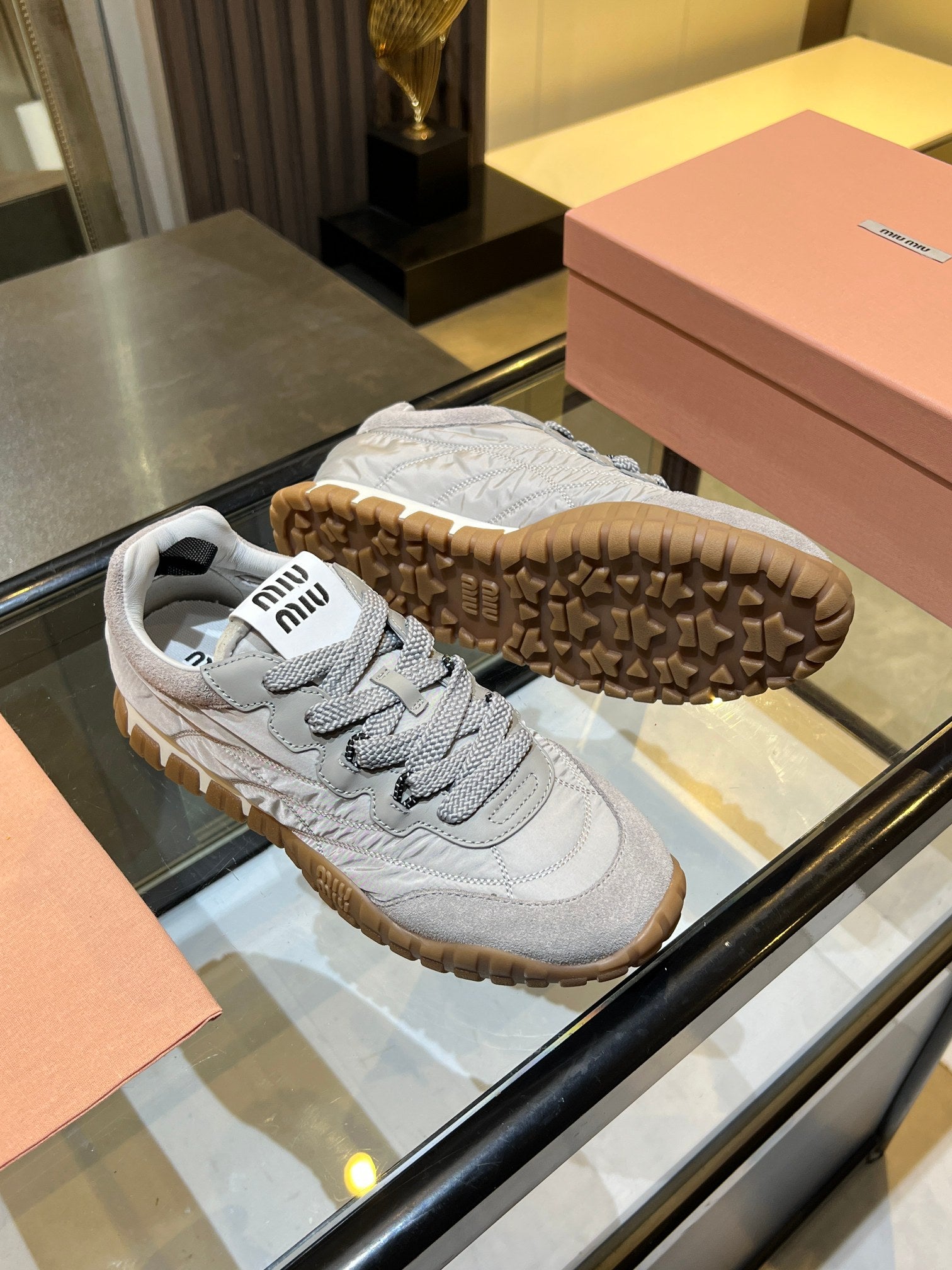 MIU 26ss Sneaker Gray Fabric Suede 625652