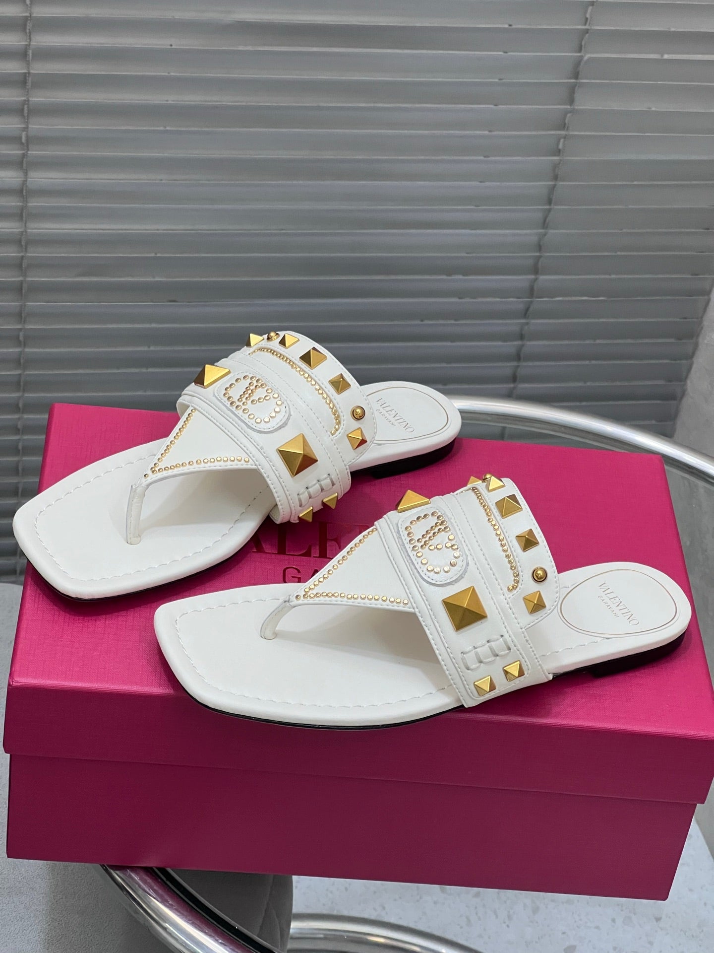 VT Rockstud Thong Sandals White Cowhide