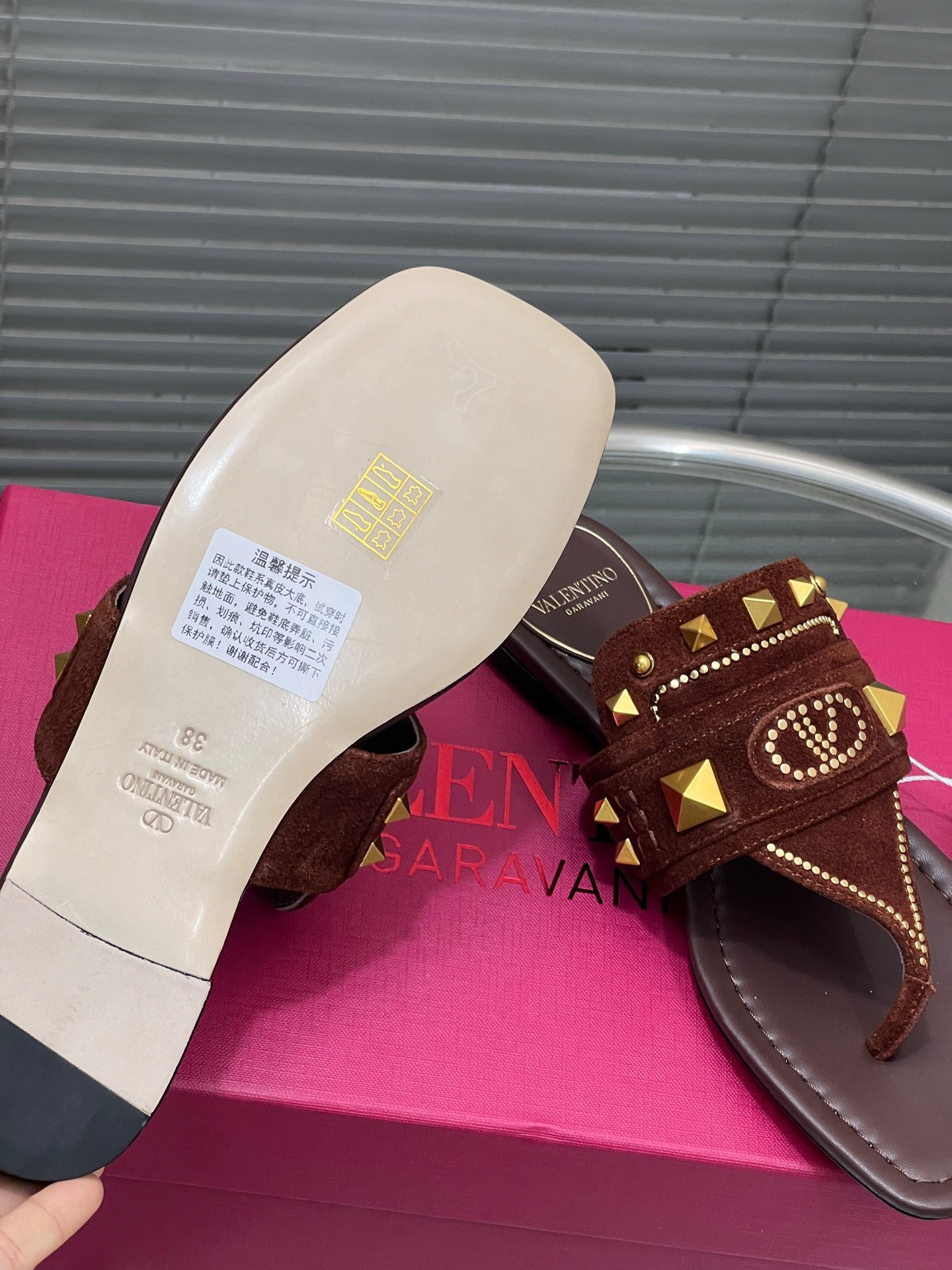 VT Rockstud Thong Sandals Brown Suede