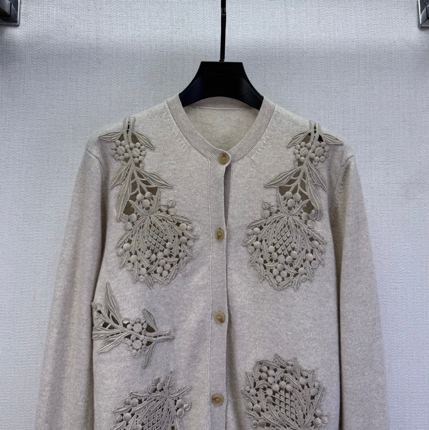 LP 25 Embroidered Floral Pattern Hollow Cardigan Gray Cashmere 315858
