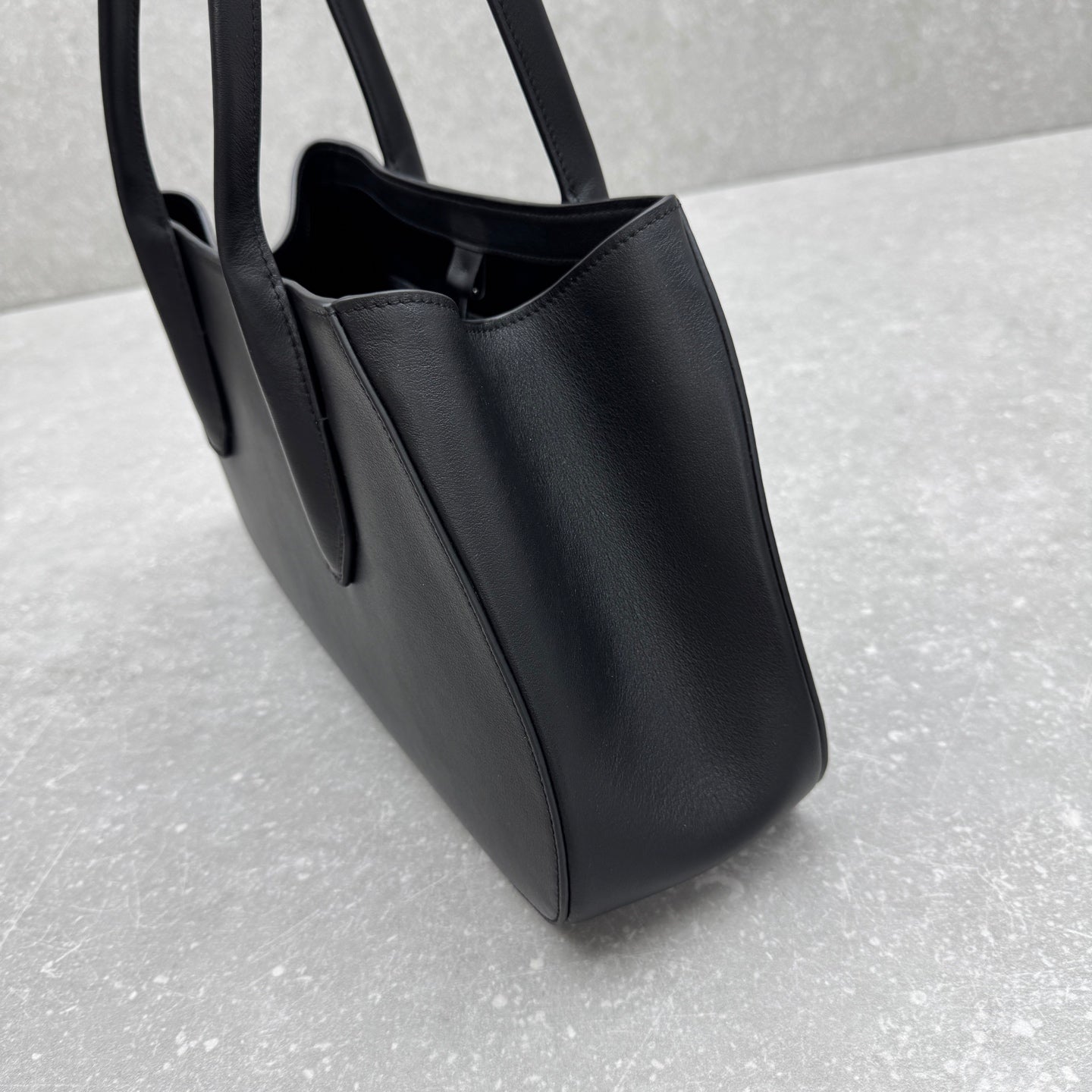 The Row 2025 Alger Bag 39cm Black Cowhide