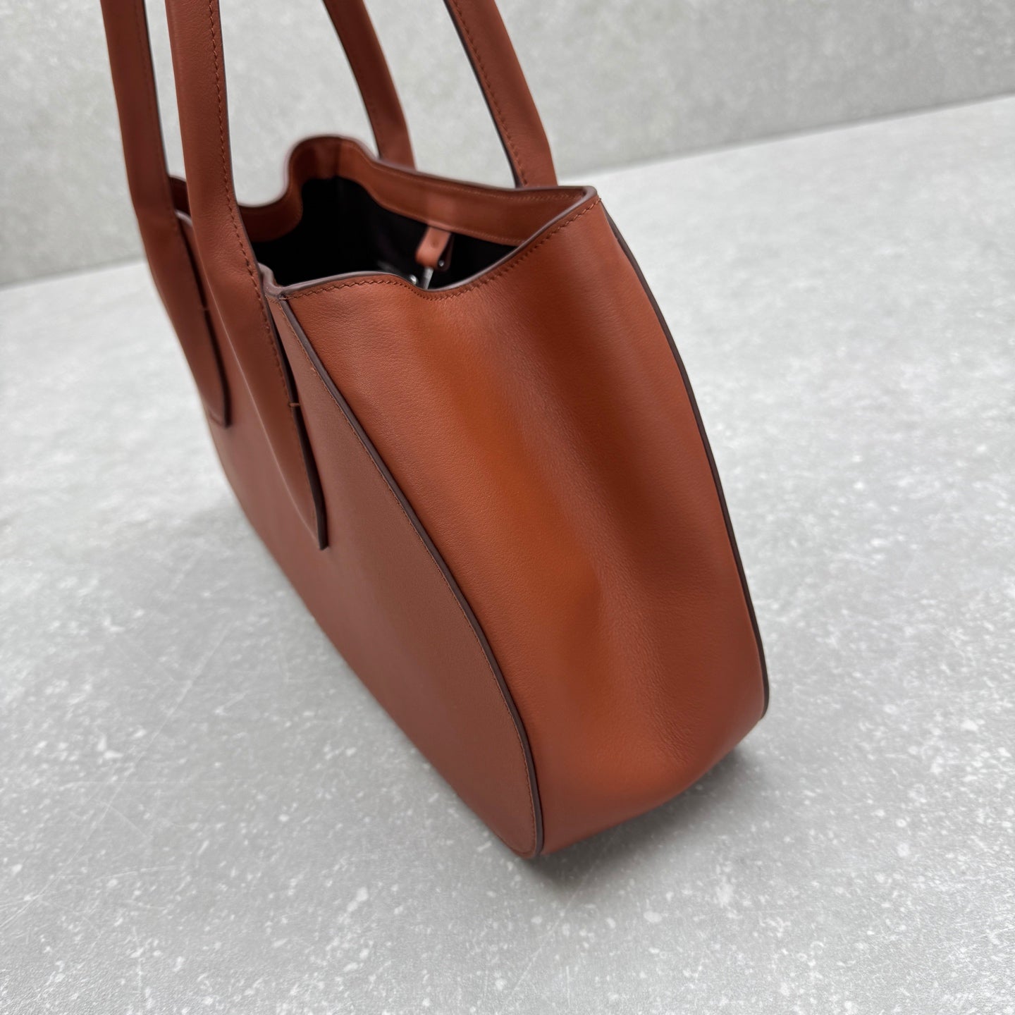 The Row 2025 Alger Bag 39cm Caramel Cowhide