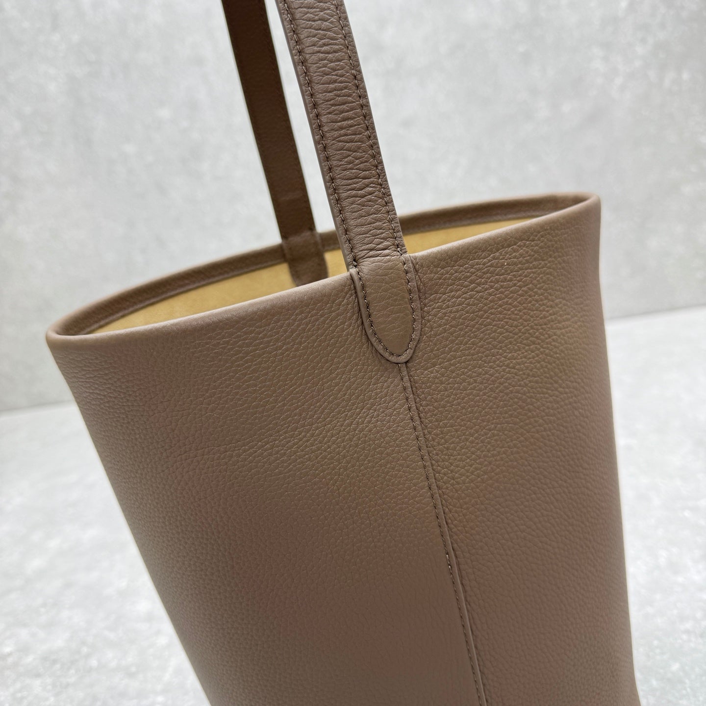 The Row 2025 N/S Park Tote Bag 34cm Brown Calfskin