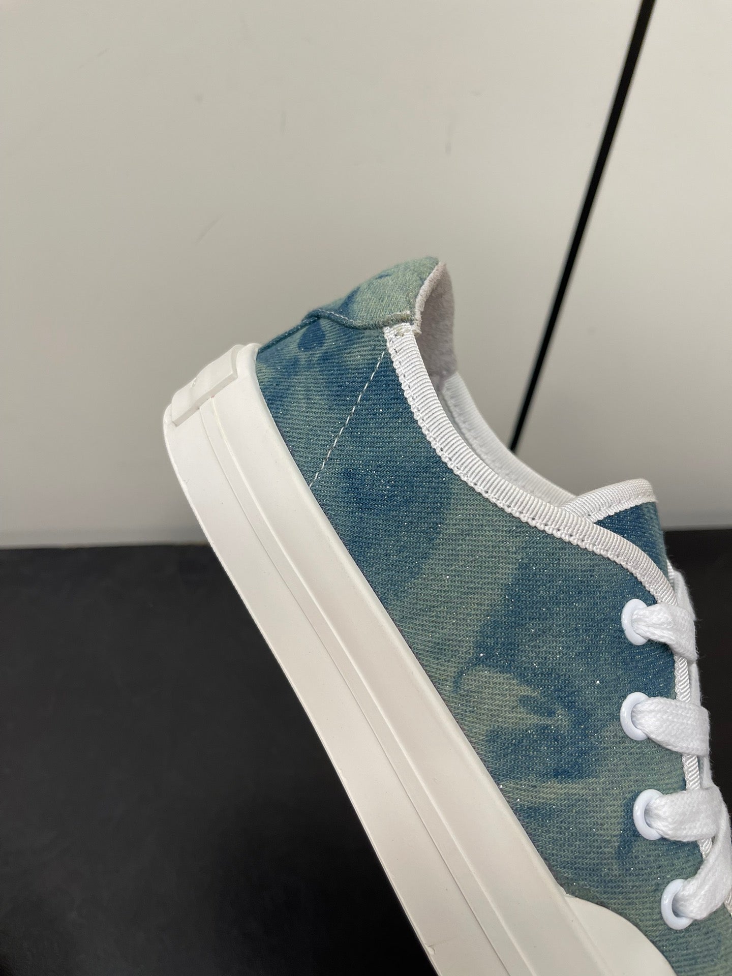 LP CLASSIC BISCUIT SNEAKER SAPPHIRE CALFSKIN