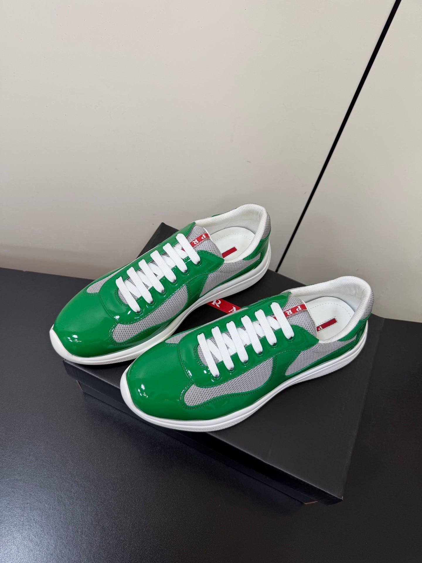 PRA 26S Casual Sneakers Green Gray Patent Leather 618922