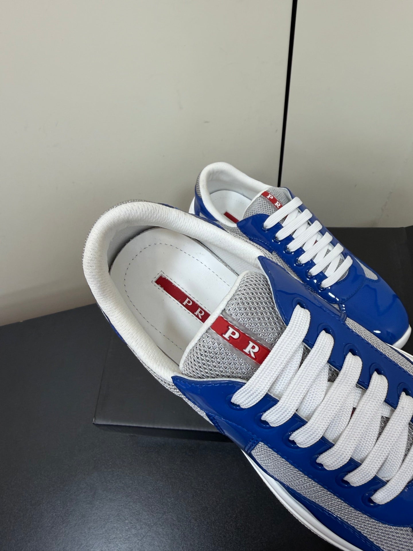 PRA 26S Casual Sneakers Blue White Patent Leather 618924