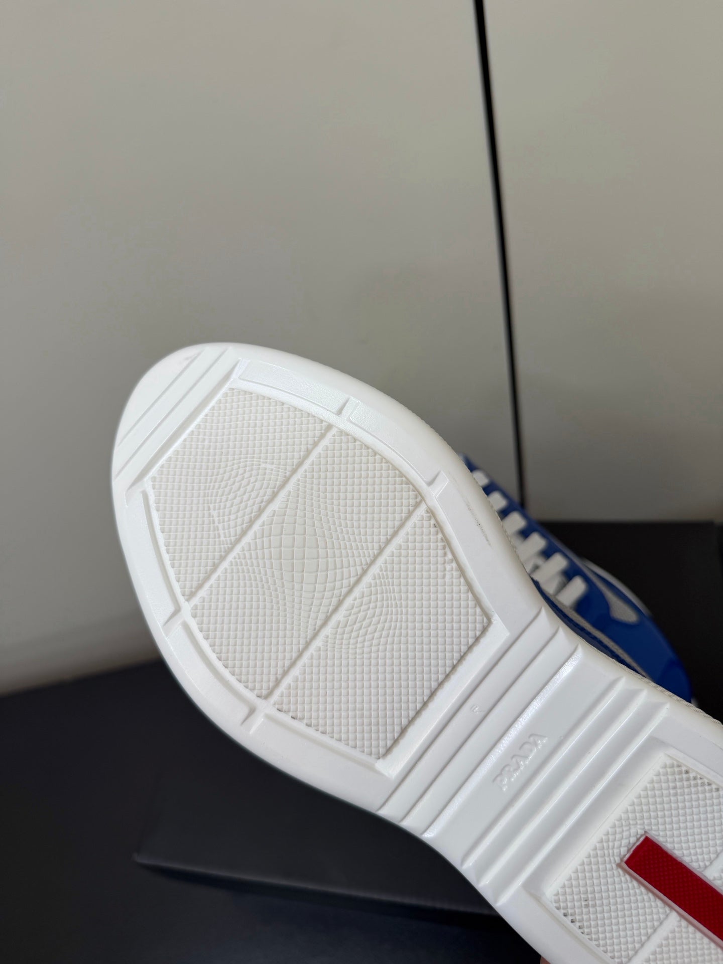 PRA 26S Casual Sneakers Blue White Patent Leather 618924