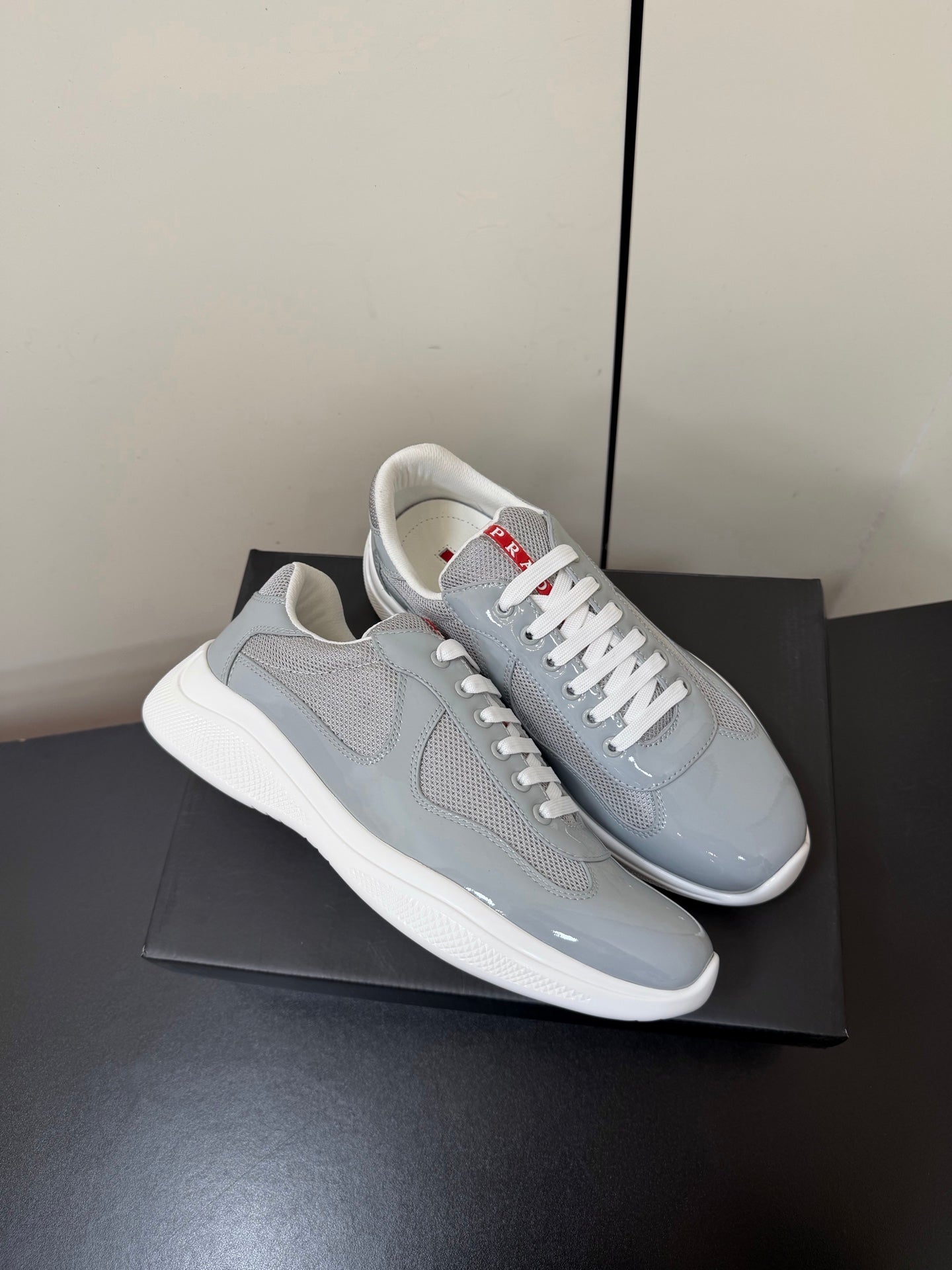 PRA 26S Casual Sneakers Light Gray Patent Leather 618927