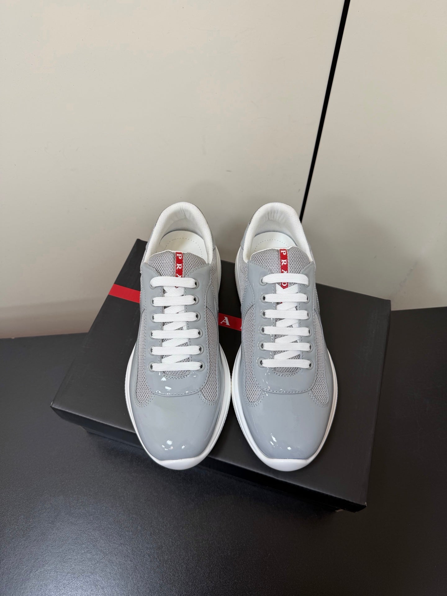 PRA 26S Casual Sneakers Light Gray Patent Leather 618927