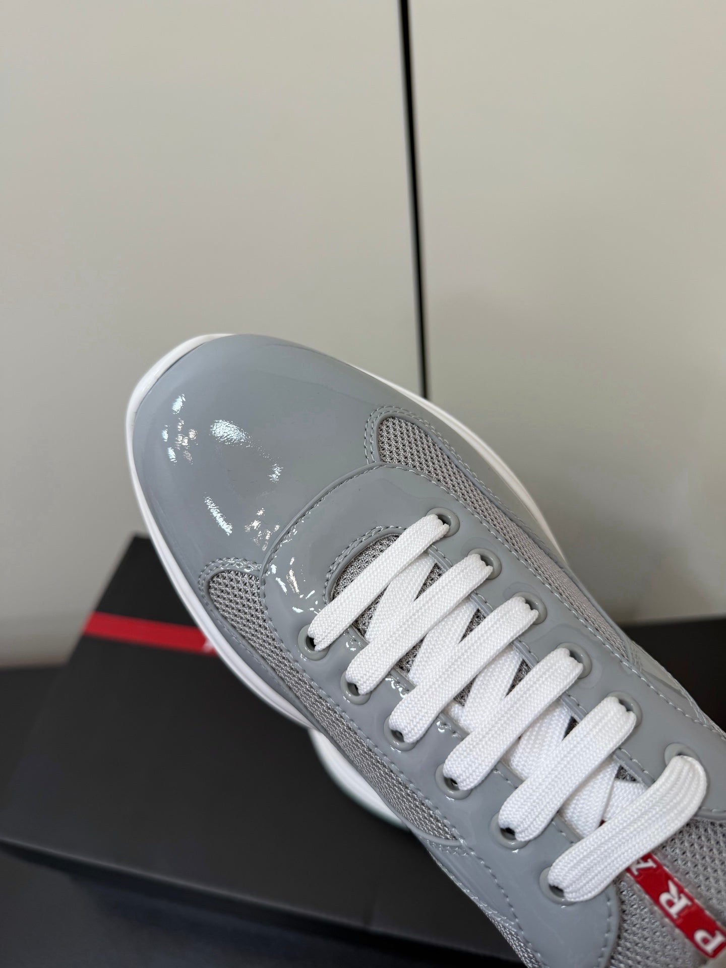 PRA 26S Casual Sneakers Light Gray Patent Leather 618927