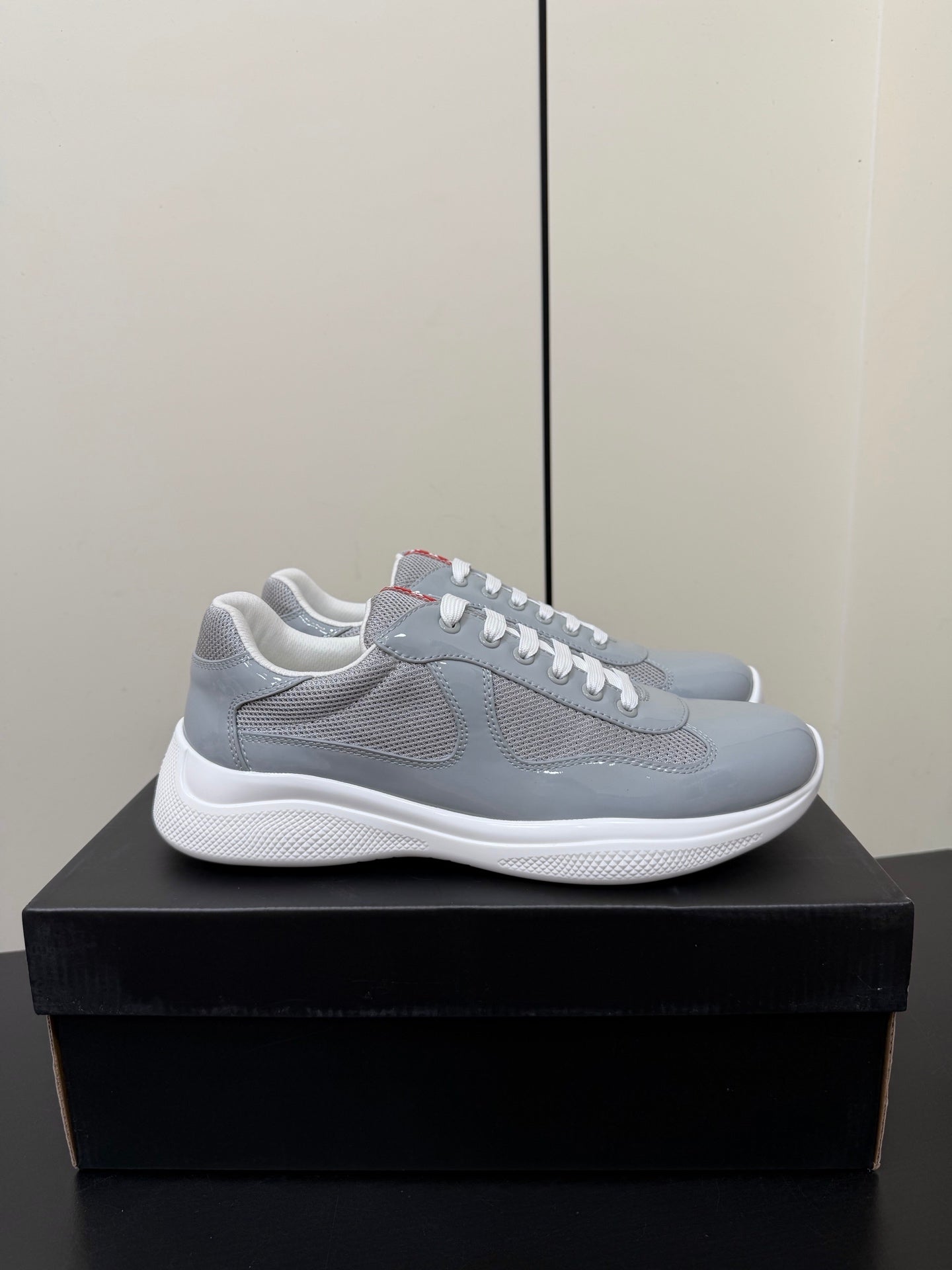 PRA 26S Casual Sneakers Light Gray Patent Leather 618927