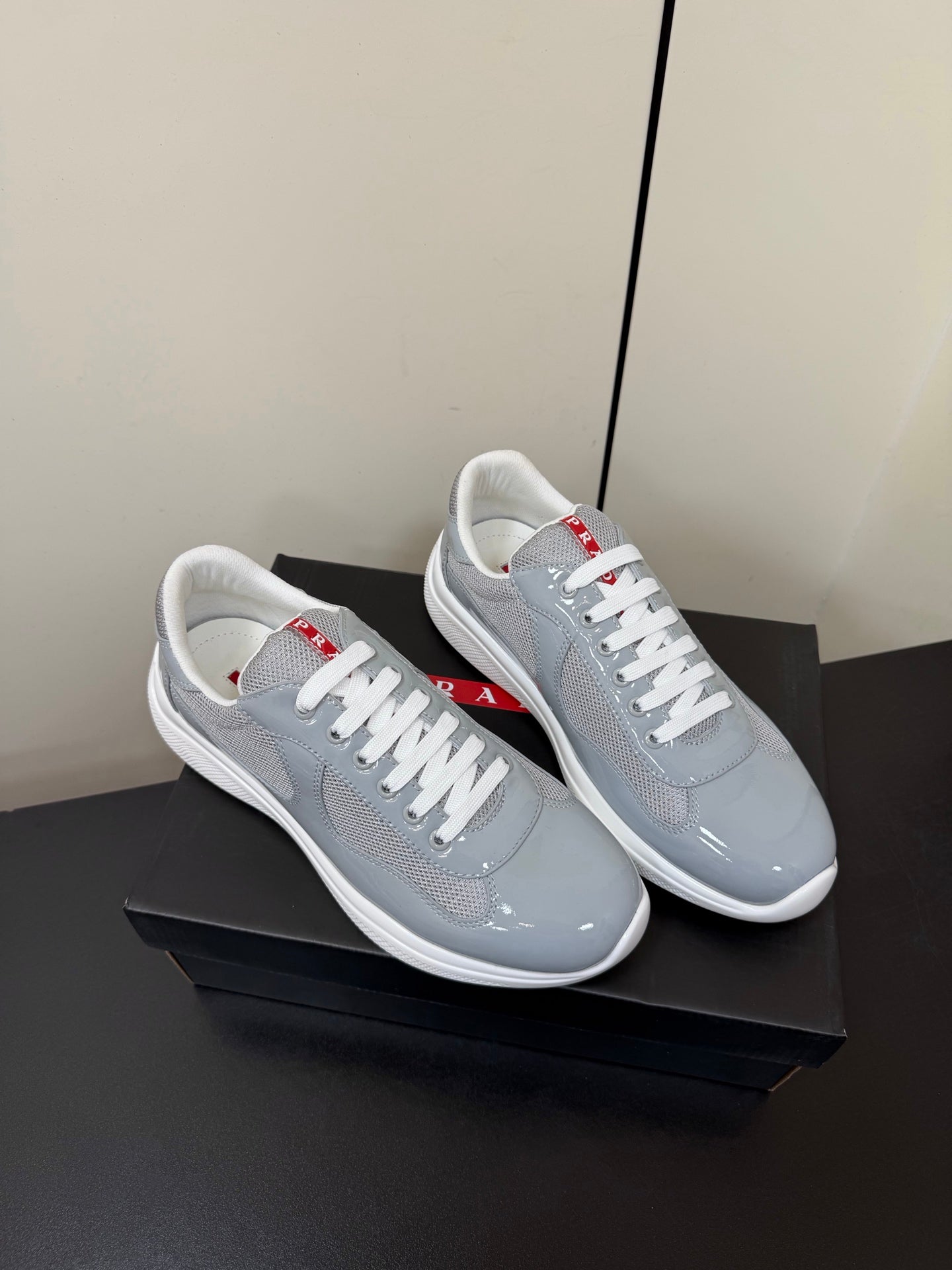 PRA 26S Casual Sneakers Light Gray Patent Leather 618927