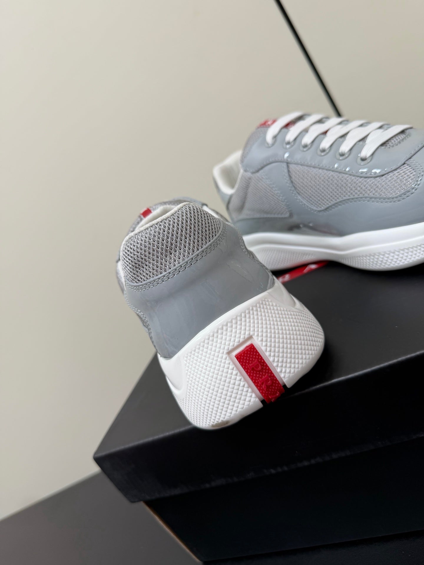 PRA 26S Casual Sneakers Light Gray Patent Leather 618927