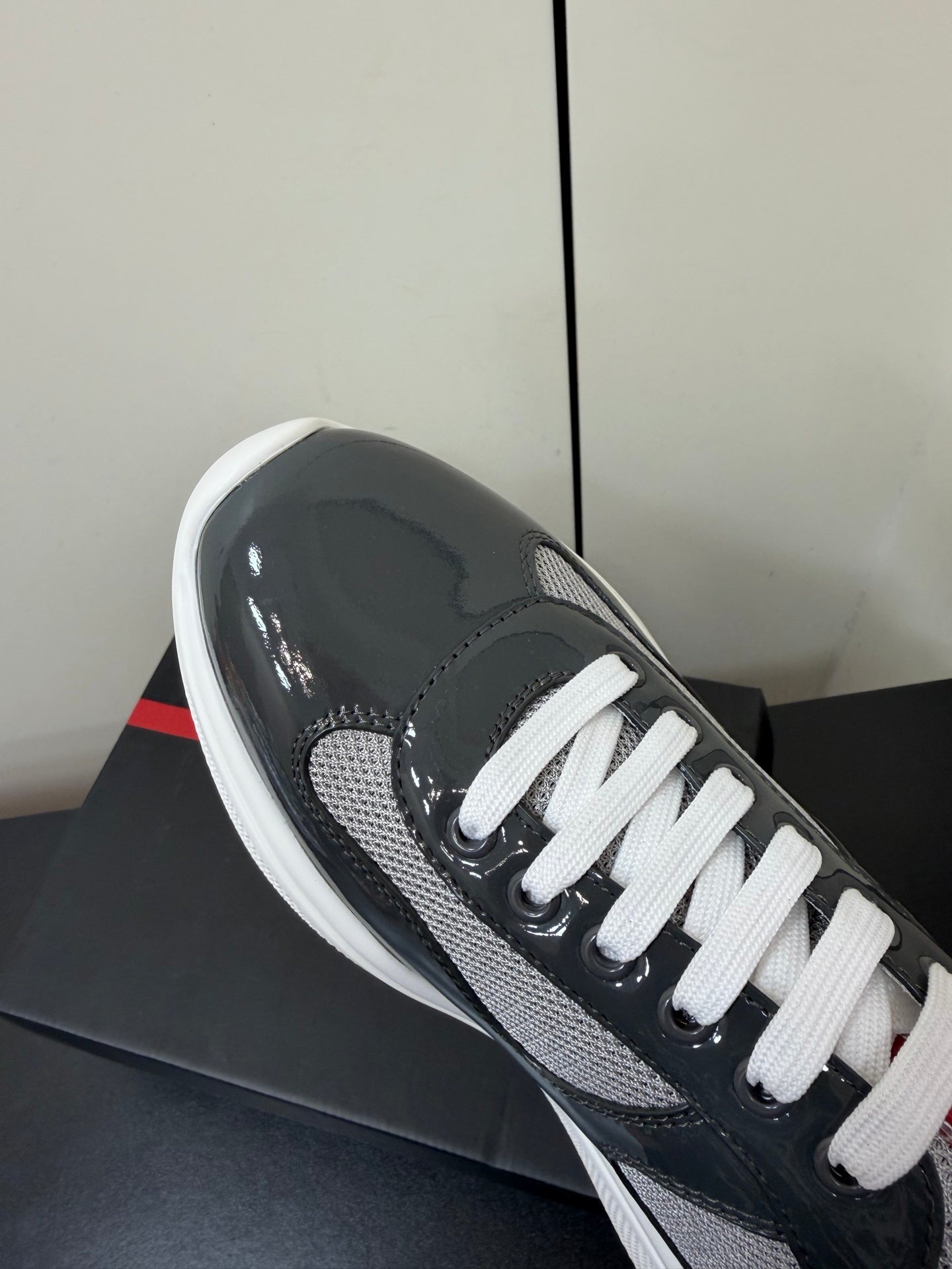 PRA 26S Casual Sneakers Gray Patent Leather 618928