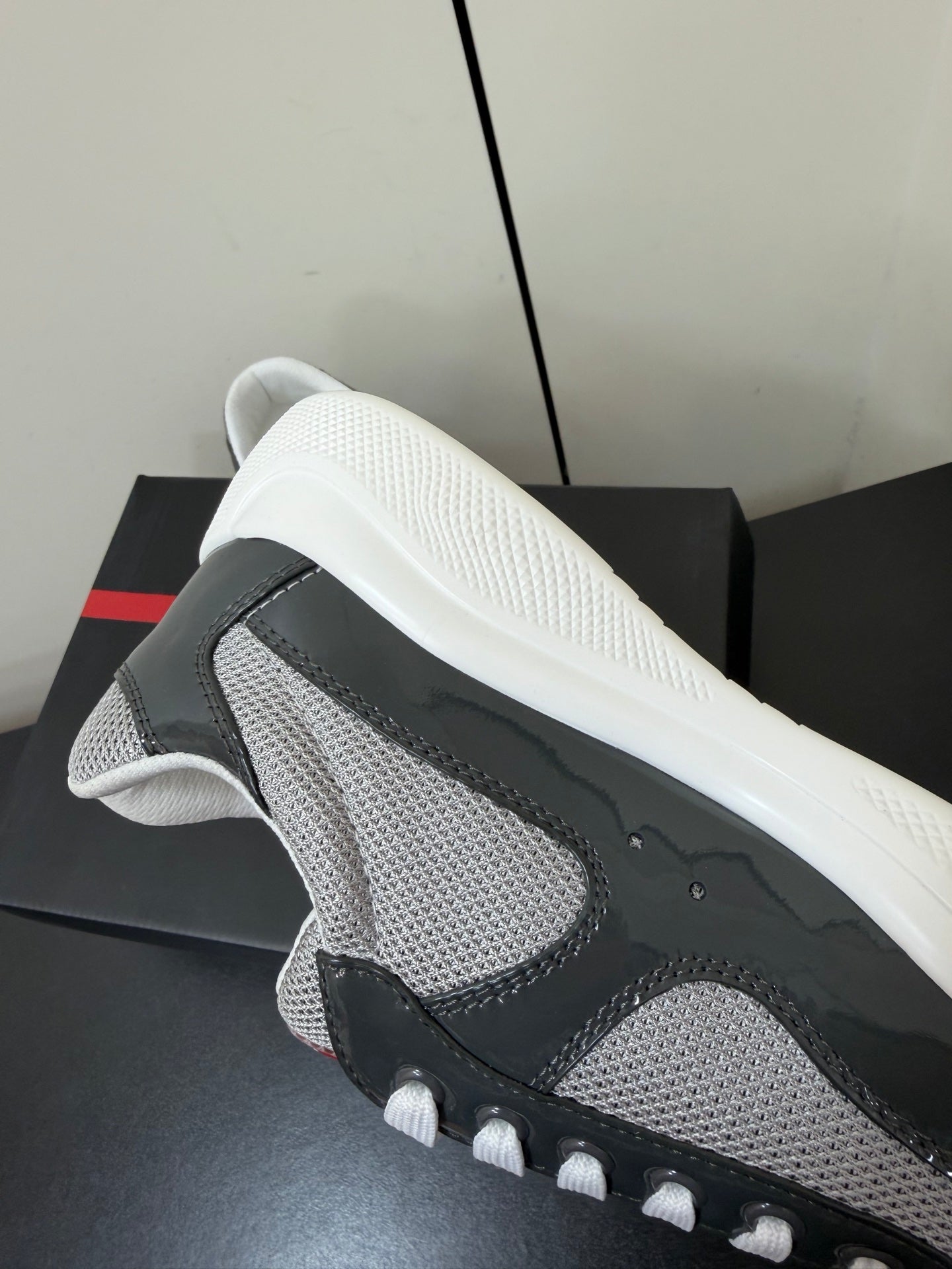 PRA 26S Casual Sneakers Gray Patent Leather 618928