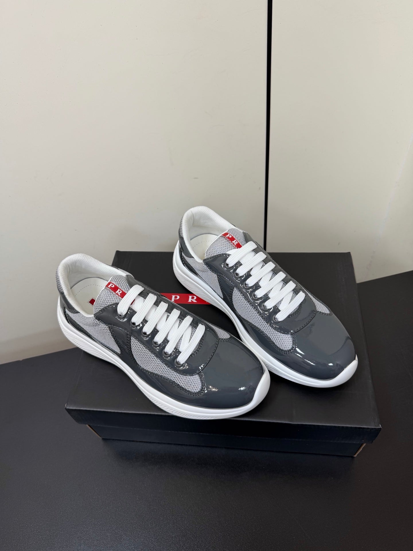 PRA 26S Casual Sneakers Gray Patent Leather 618928