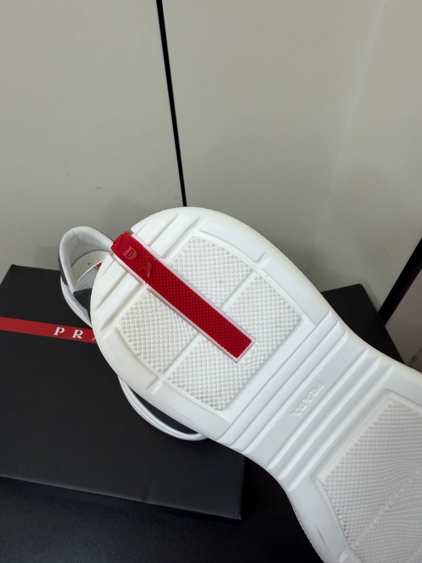 PRA 26S Casual Sneakers Gray Patent Leather 618928