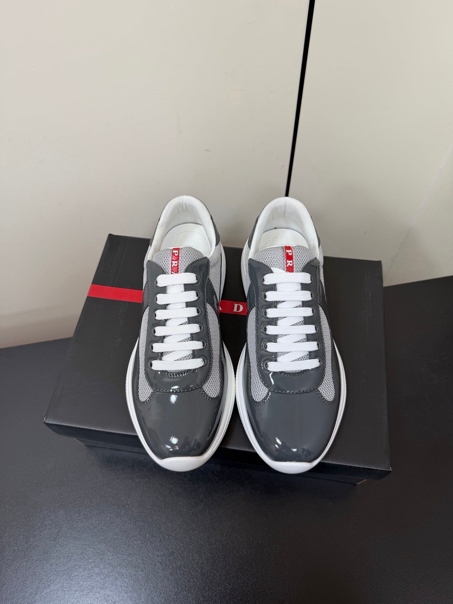 PRA 26S Casual Sneakers Gray Patent Leather 618928
